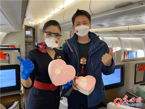 95后乘务员张语桐:护送医护人员凯旋,是我最大心愿 95后乘务员张语桐:护送医护人员凯旋,是我最大心愿