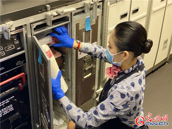 95后乘务员张语桐:护送医护人员凯旋,是我最大心愿 95后乘务员张语桐:护送医护人员凯旋,是我最大心愿