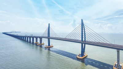 中国改革开放的步伐越走越快