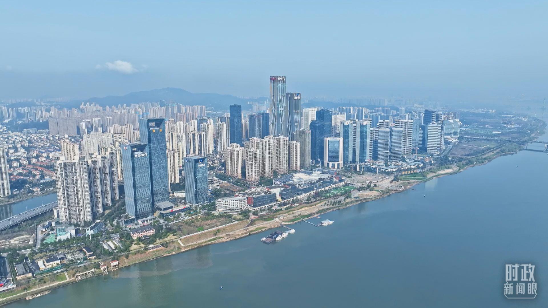 △俯瞰长沙。(总台央视记者范凯拍摄) △俯瞰长沙。(总台央视记者范凯拍摄)