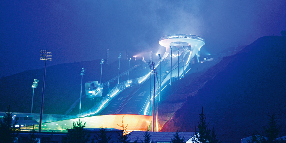 坚定不移完整准确全面贯彻新发展理念