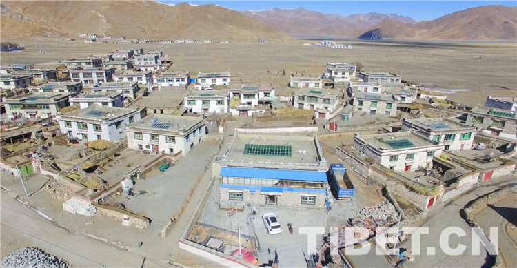 羊卓雍错湖畔脱贫致富新景象