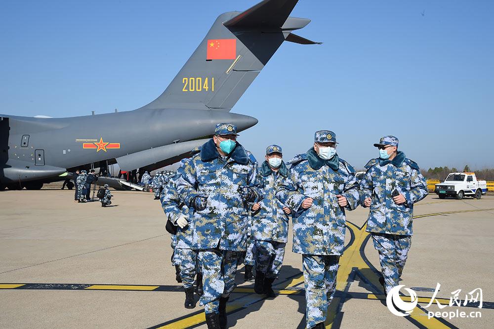 医疗队员抵达武汉。黎云 摄