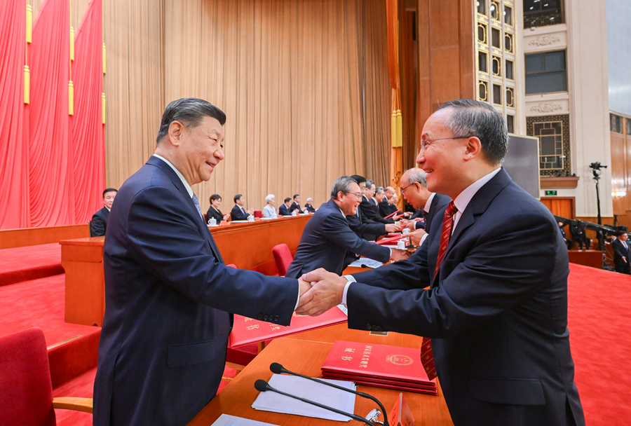 习近平出席国家科学技术奖励大会两院院士大会中国科协第十一次全国代表大会并发表重要讲话 6