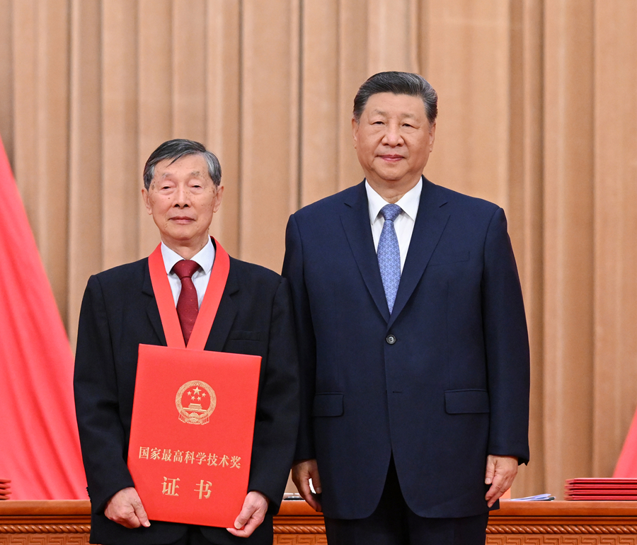 习近平出席国家科学技术奖励大会两院院士大会中国科协第十一次全国代表大会并发表重要讲话 4