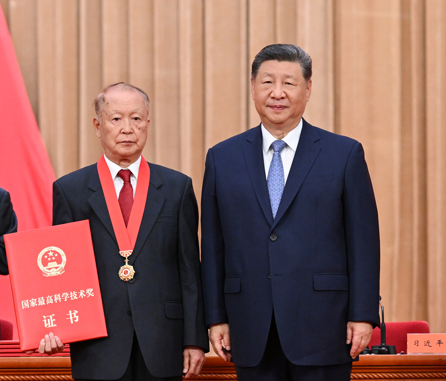习近平出席国家科学技术奖励大会两院院士大会中国科协第十一次全国代表大会并发表重要讲话 5