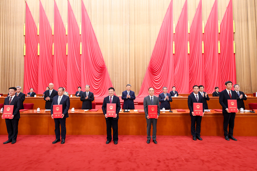 习近平出席国家科学技术奖励大会两院院士大会中国科协第十一次全国代表大会并发表重要讲话 10