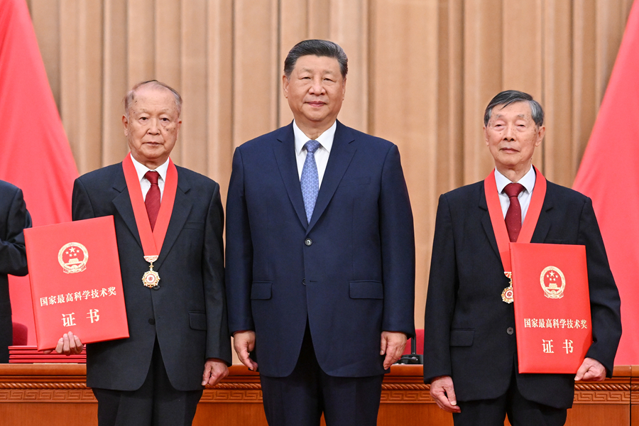 习近平出席国家科学技术奖励大会两院院士大会中国科协第十一次全国代表大会并发表重要讲话 3