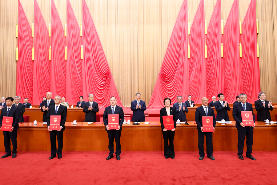 习近平出席国家科学技术奖励大会两院院士大会中国科协第十一次全国代表大会并发表重要讲话 11