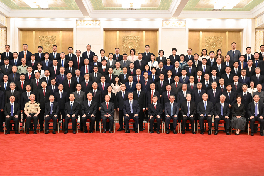 习近平出席国家科学技术奖励大会两院院士大会中国科协第十一次全国代表大会并发表重要讲话 14