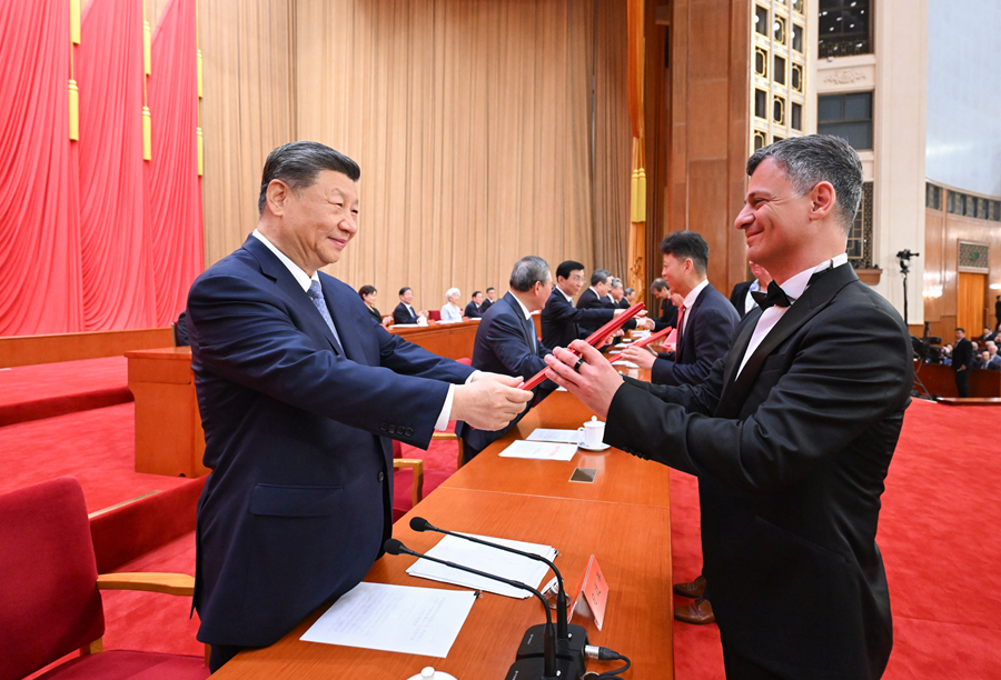 习近平出席国家科学技术奖励大会两院院士大会中国科协第十一次全国代表大会并发表重要讲话 8