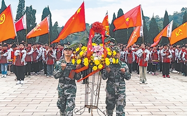 <a href='https://www.qstheory.cn/20260908/824ace812cee48f6bf4d77628ad5f3d9/c.html' target='_blank'>红色热土续写新时代长征故事</a>