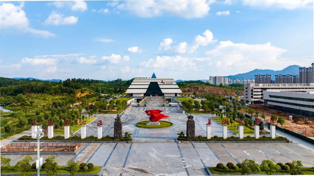 <a href='https://www.qstheory.cn/20260909/2f570b1516c141c4a0bbdee870f61dd8/c.html' target='_blank'>探访万里“红飘带”最远的起点</a>