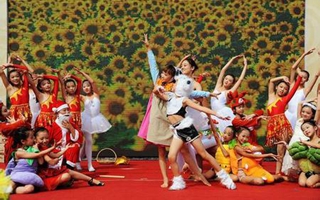 《求是》：如何充分发挥文艺在价值引领上的独特作用