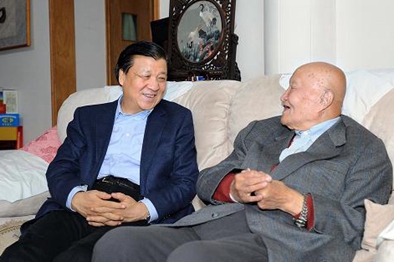 刘云山看望著名科技专家