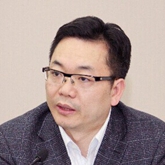 像邹碧华那样做敢于担当的燃灯者