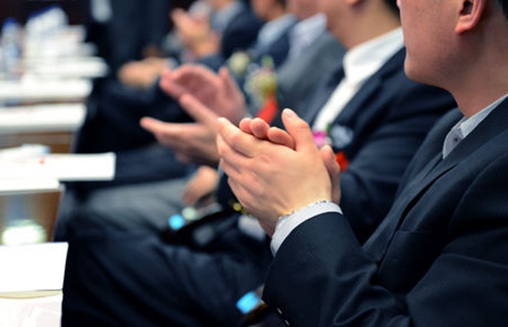 完善党和国家的自我监督