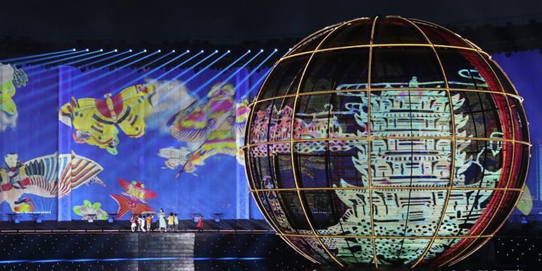 习近平主席主持上合组织青岛峰会并举行系列活动纪实