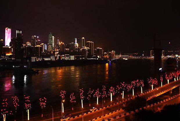 重庆：春风涌动两江潮