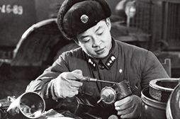 全心全意为人民服务的楷模雷锋