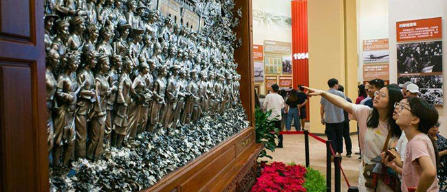 从70周年大型成就展看新中国光辉历程