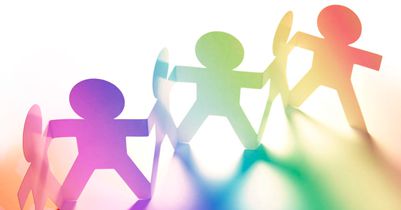 坚持以人民为中心完善政府治理体系