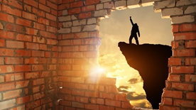 《中国纪检监察》：在更加不稳定不确定的世界中育新机开新局