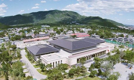 弘扬伟大革命精神