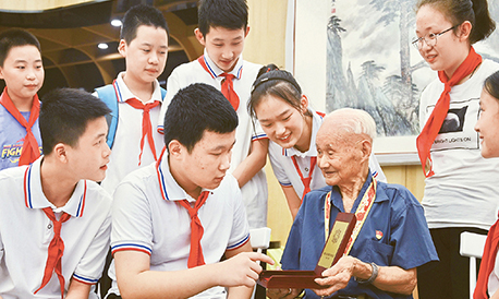 用习近平新时代中国特色社会主义思想铸魂育人