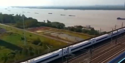 京沪线 看繁忙中国 千里京沪一日还