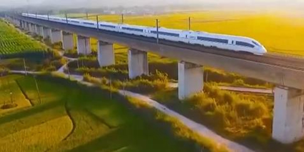 《坐着高铁看中国》第一集