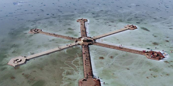 青藏铁路铺就致富路