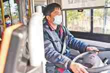 在岗位上过年 在坚守中奉献