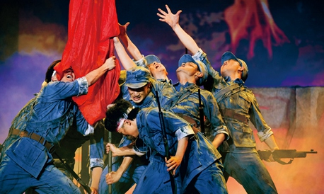 鼓起迈进新征程、奋进新时代的精气神