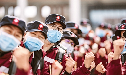 经济日报：伟大抗疫精神是一曲赞歌