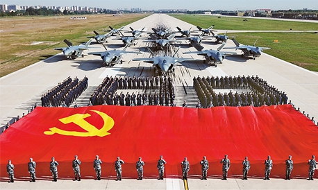 在党的旗帜引领下建设强大人民军队