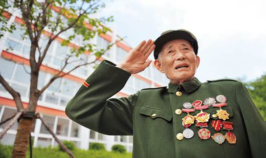 刘国胤：传承红色基因 进一步发扬革命精神