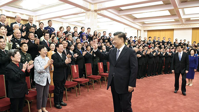 习近平会见第八届全国道德模范及提名奖获得者
