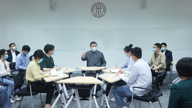 习近平在中国人民大学考察