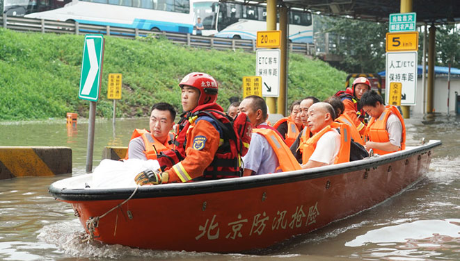 以习近平同志为核心的党中央坚强有力指挥北京防汛抗洪救灾