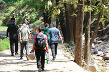 多管齐下 重建家园