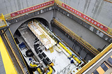 特写：海底高铁隧道迎战新春攻坚