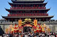 古城团圆过大年 文旅持续“火出圈”