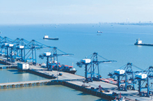 坚守岗位作贡献 凝心聚力共奋进